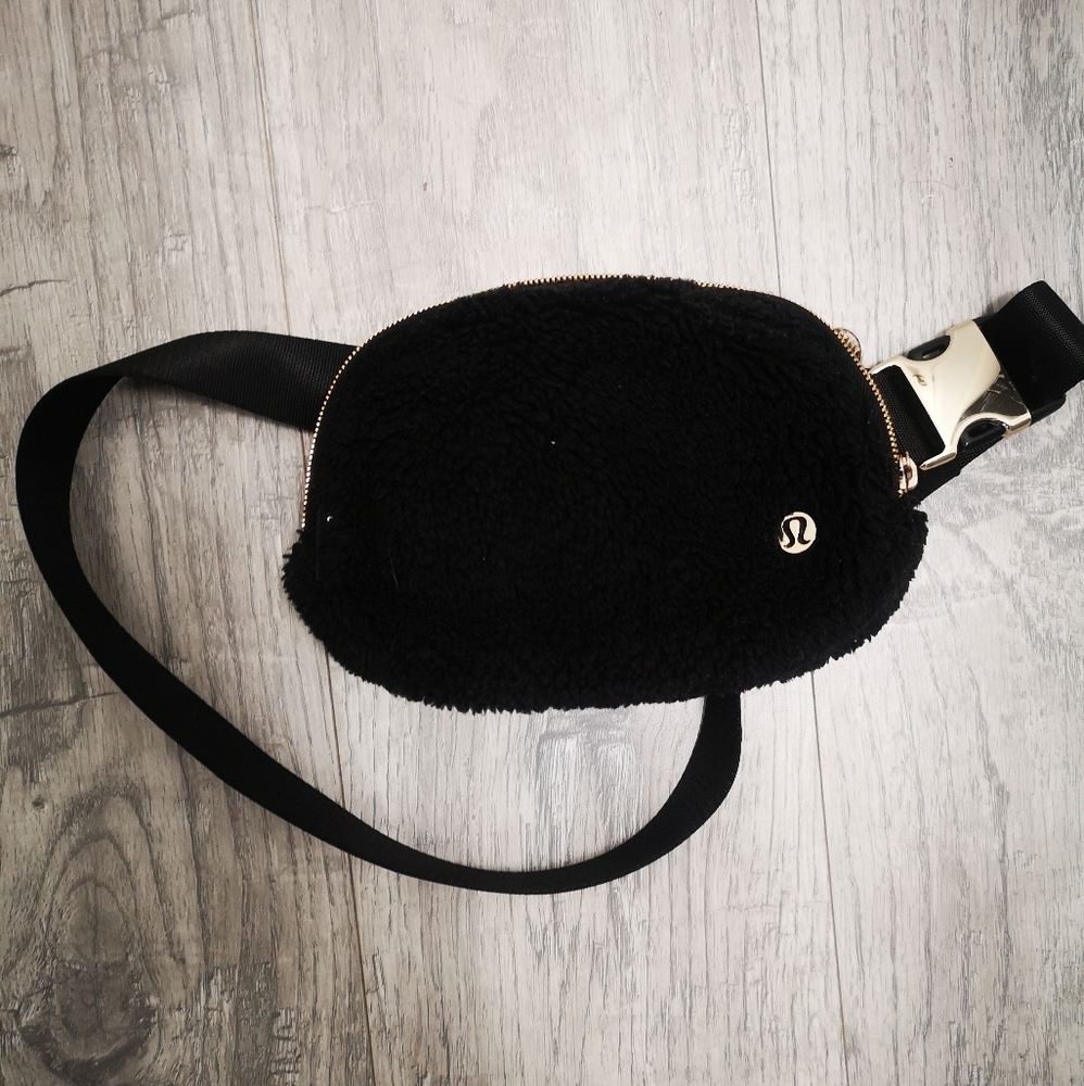 Lululemon Sherpa Everywhere Belt bag 1L